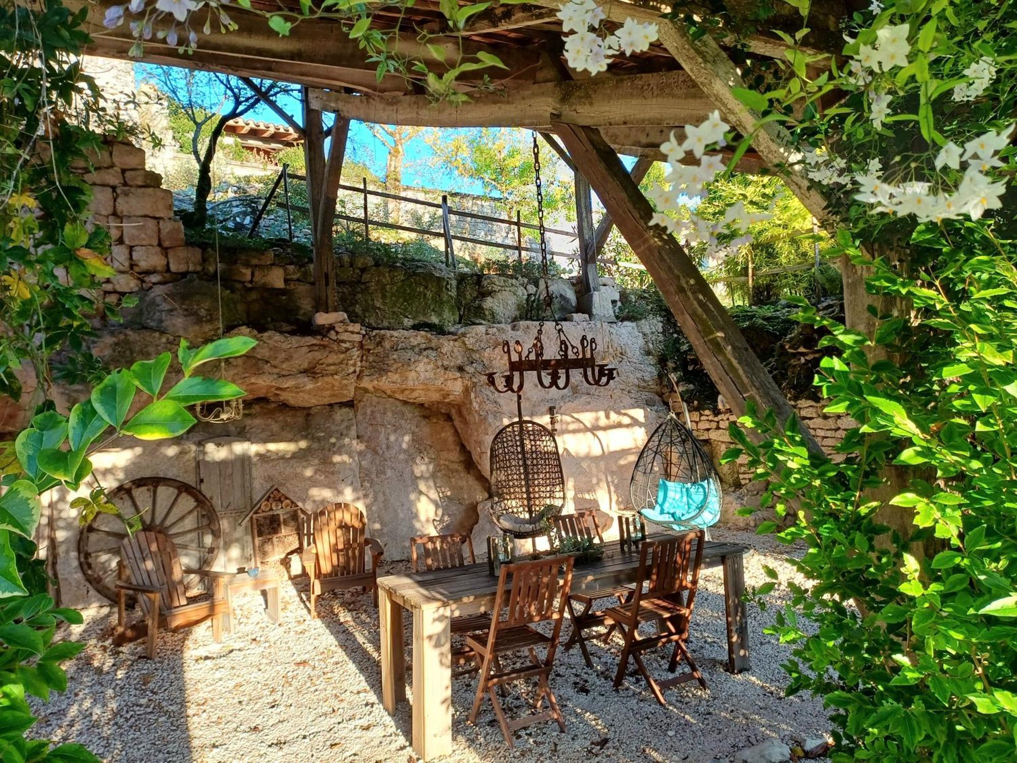 Les Terrasses De Flaugnac Villa Luaran gambar